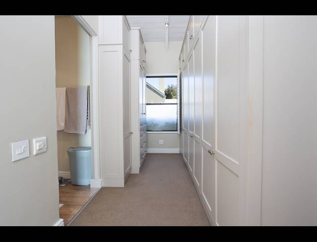 4 BEDROOM HOUSE TO LET IN CONSTANTIA